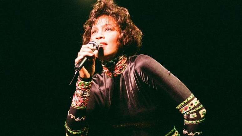Houston durante um show em 1993, como parte da turn&ecirc; mundial de "O Guarda-Costas"