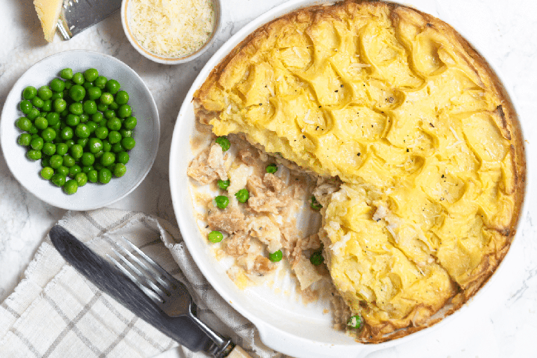 Escondidinho de mandioquinha com peixe e ervilha 