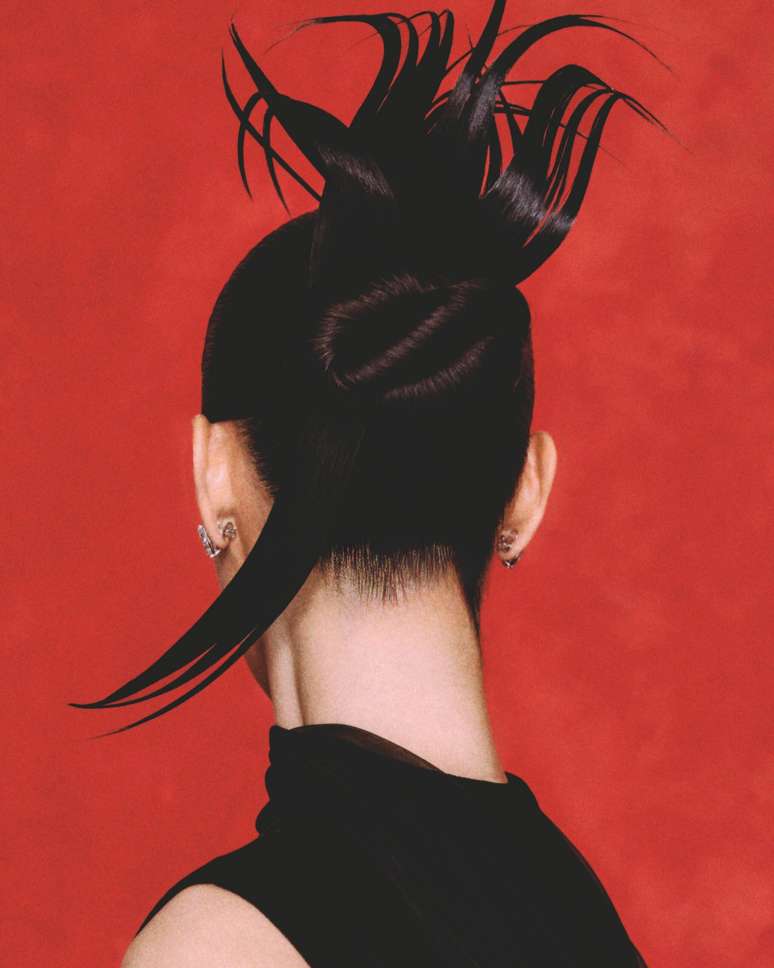 O hairstylist produziu 30 cabelos para o desfile da Maldito Paris &ndash;