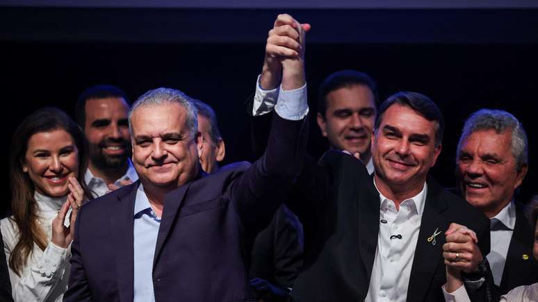 Fl&aacute;vio Bolsonaro supreendeu ao escolher um homem como candidato a vice em sua chapa