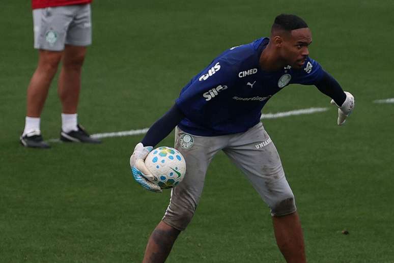 Carlos Miguel completou um ano com a camisa do Palmeiras &ndash;