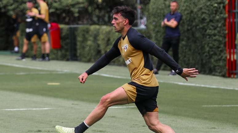Lateral ter&aacute; que procurar um novo clube para sequ&ecirc;ncia da carreira &ndash;
