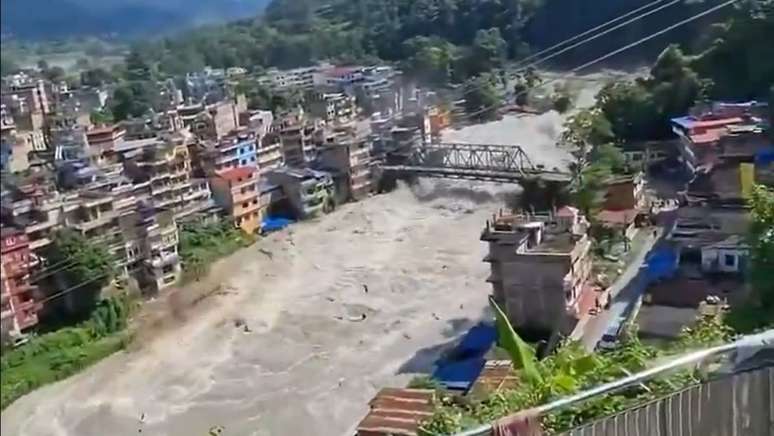 Enchente no Nepal provocou deslizamentos e deixou mortos