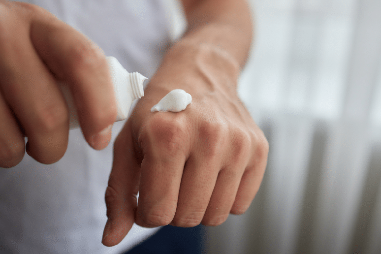 Produtos com a&ccedil;&atilde;o hidratante e calmante podem contribuir para uma recupera&ccedil;&atilde;o mais confort&aacute;vel ap&oacute;s a depila&ccedil;&atilde;o 