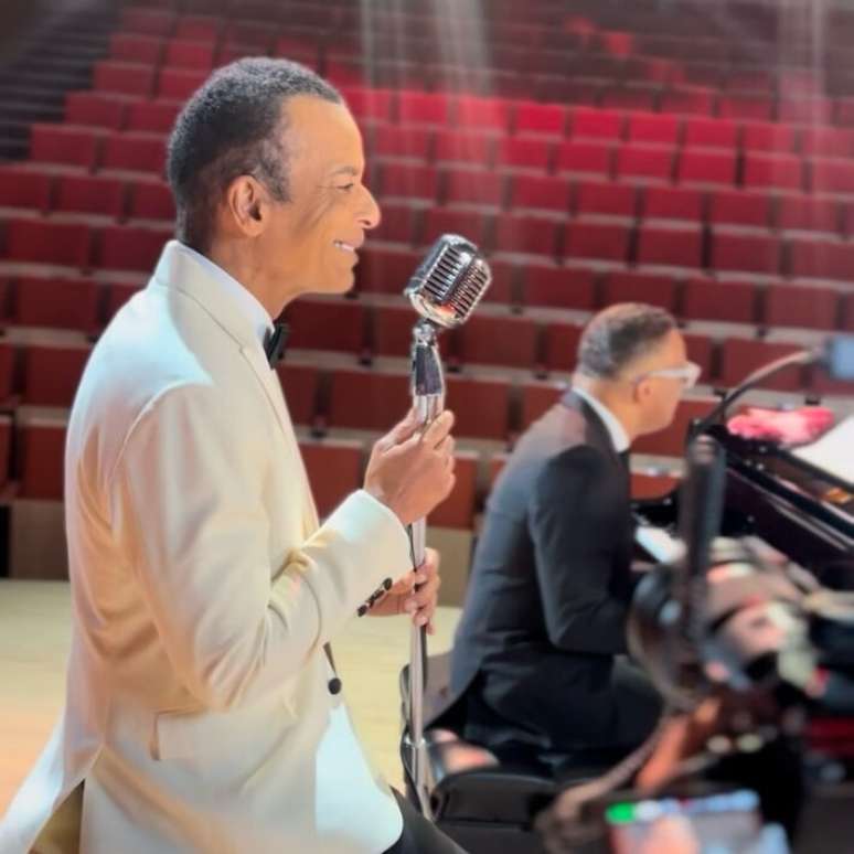 Jon Secada traz seu som dos anos 1990 ao Brasil