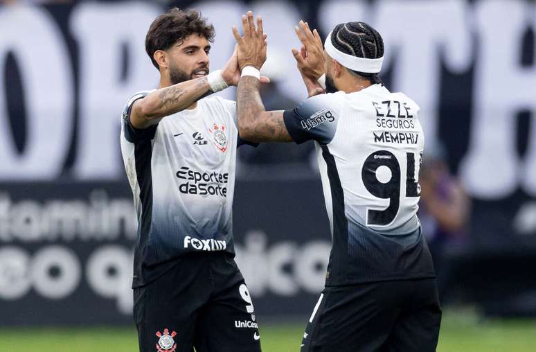 Yuri Alberto pode voltar a fazer dupla com Memphis Depay no domingo &ndash;