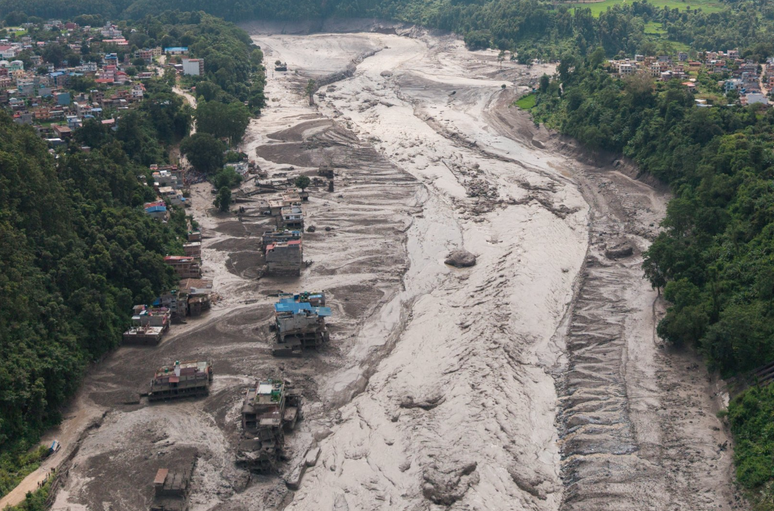Em Trishuli, no Nepal, os pr&eacute;dios mais afetados foram aqueles constru&iacute;dos ao longo dos anos na margem seca do rio