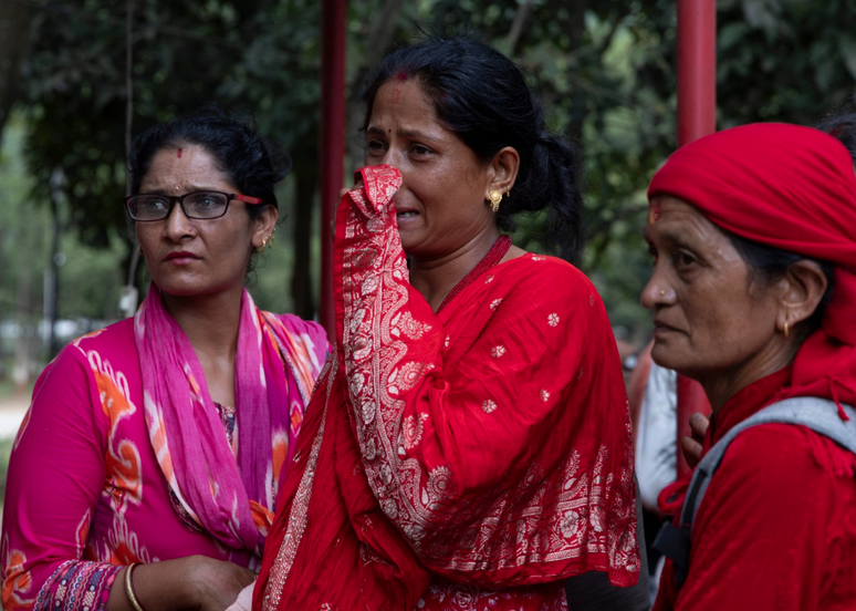 Em Trishuli Baza, no Nepal, as pessoas tamb&eacute;m procuravam entes queridos desaparecidos