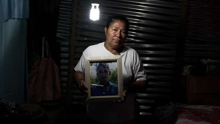 Em El Salvador, muitas m&atilde;es dizem que seus filhos foram presos injustamente