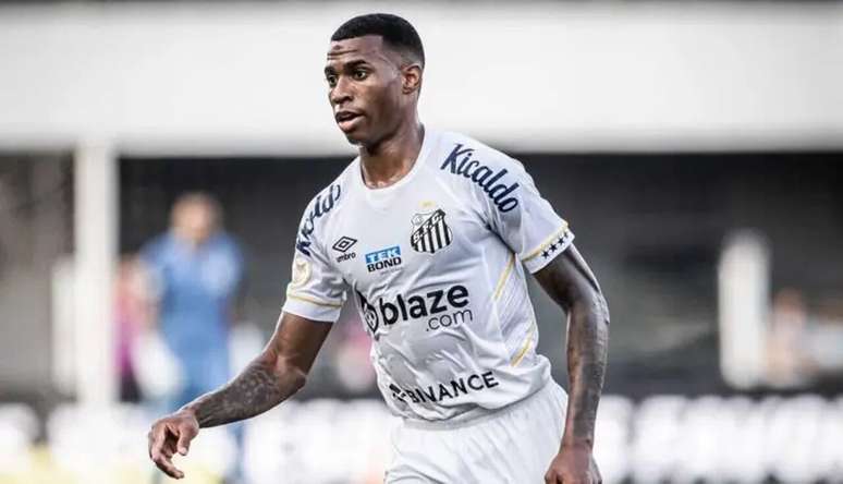 Jean Lucas em a&ccedil;&atilde;o pelo Santos em 2023 &ndash;