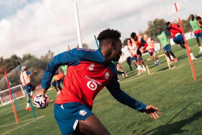 Atividade de prepara&ccedil;&atilde;o do Lille antes de encarar o PSG na Ligue 1 &ndash;