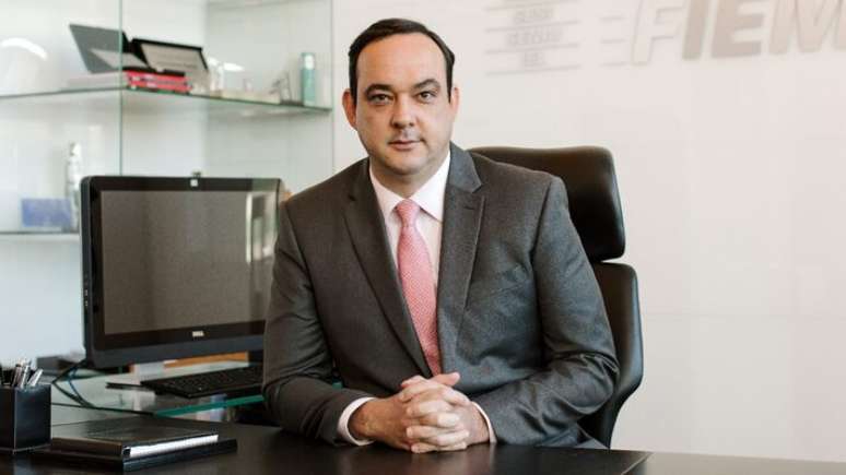 Fl&aacute;vio Roscoe foi o candidato escolhido por Fl&aacute;vio Bolsonaro em MG