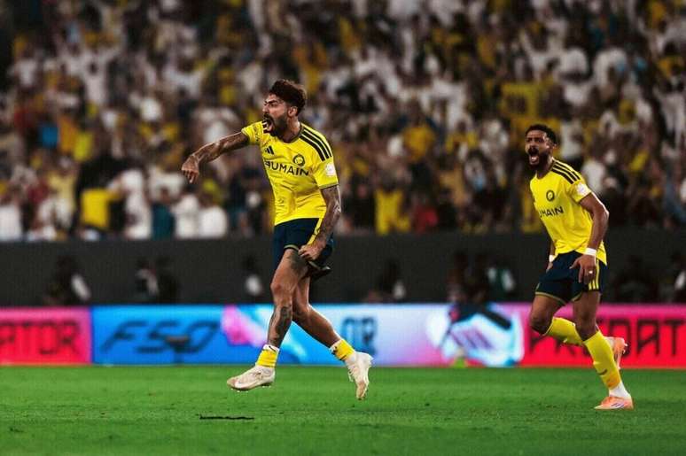 Samu Costa comemora o gol primeiro gol dos donos da casa &ndash;