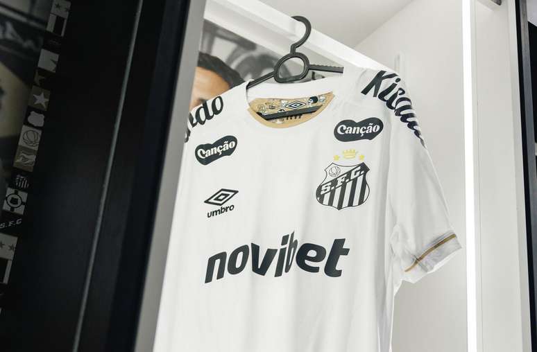 Santos cede espa&ccedil;os no uniforme para empresa de Neymar negociar patroc&iacute;nios &ndash;
