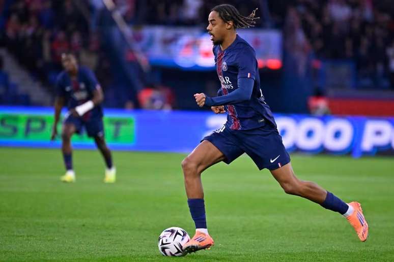 Venda de Barcola ao Liverpool engordou os cofres do PSG &ndash;