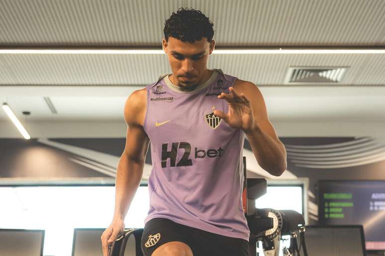 Meio-campista soma 35 jogos e cinco gols na temporada &ndash;