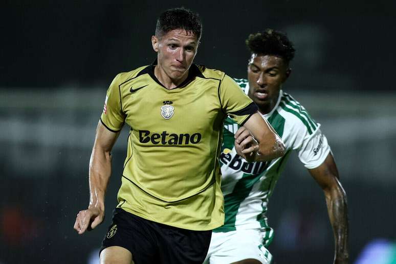 Sporting assume lideran&ccedil;a do Portugu&ecirc;s &ndash;