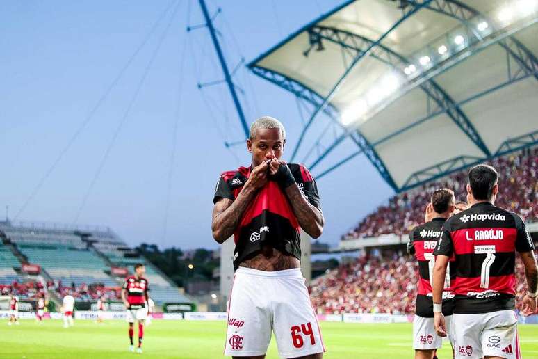 Wallace Yan marcou em amistoso contra o Benfica &ndash;