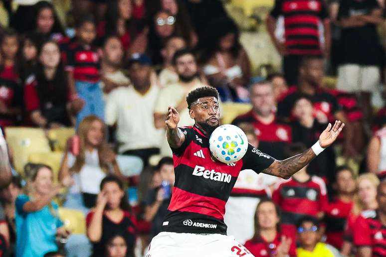 Emerson Royal tem recebido elogios da torcida por atua&ccedil;&otilde;es recentes &ndash;