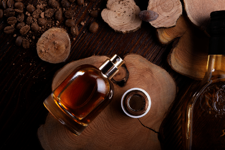 Os perfumes gourmands sofisticados exploram notas gastron&ocirc;micas para criar fragr&acirc;ncias envolventes e elegantes 