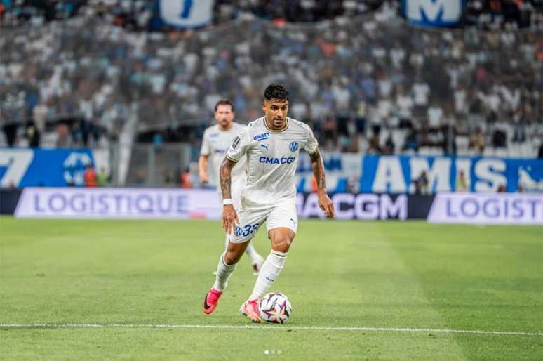 Emerson Palmieri em campo pelo Olympique de Marseille &ndash;