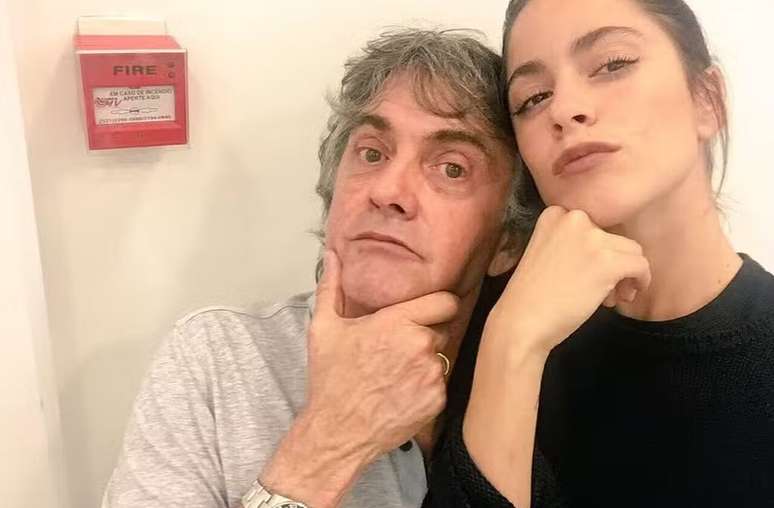 Tini Stoessel ao lado do pai, Alejandro, com quem rompeu a parceria profissional &ndash;