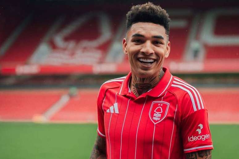 Igor Jesus comanda o ataque do Nottingham Forest. Mas a para deste s&aacute;bado &eacute; dura: O Liverpool, fora de casa.