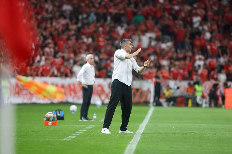 Pezzolano tamb&eacute;m ficou na bronca com arbitragem &ndash;