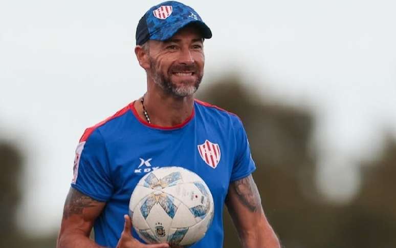 Kily Gonz&aacute;lez no comando do Santa Fe &ndash;