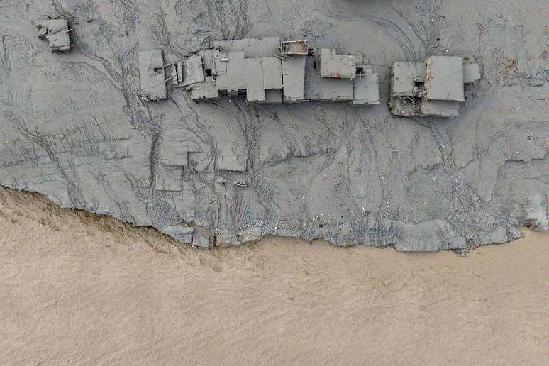 A avalanche soterrou dezenas de casas e deixou milhares de pessoas desabrigadas