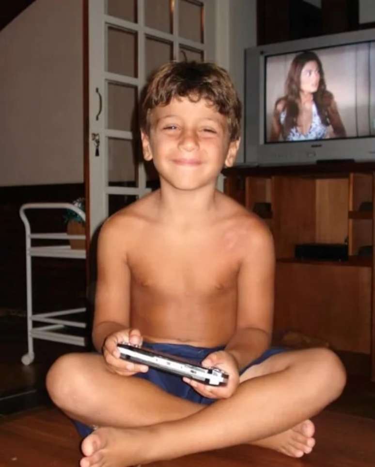 Henrique Barreira na inf&acirc;ncia, antes de iniciar a trajet&oacute;ria profissional como ator; aos 12 anos
