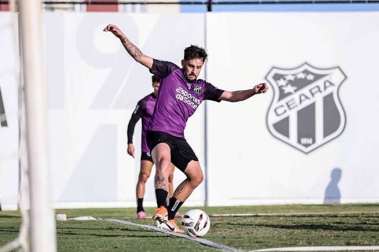 Jogadores do Cear&aacute; treinam para mudar a realidade do Voz&atilde;o &ndash;
