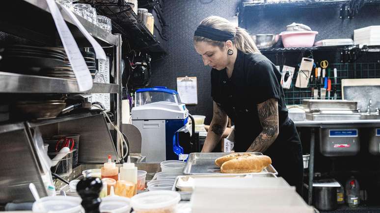 Para Rachel Miller, a proibi&ccedil;&atilde;o das gorjetas &eacute; mais justa com os funcion&aacute;rios da sua cozinha