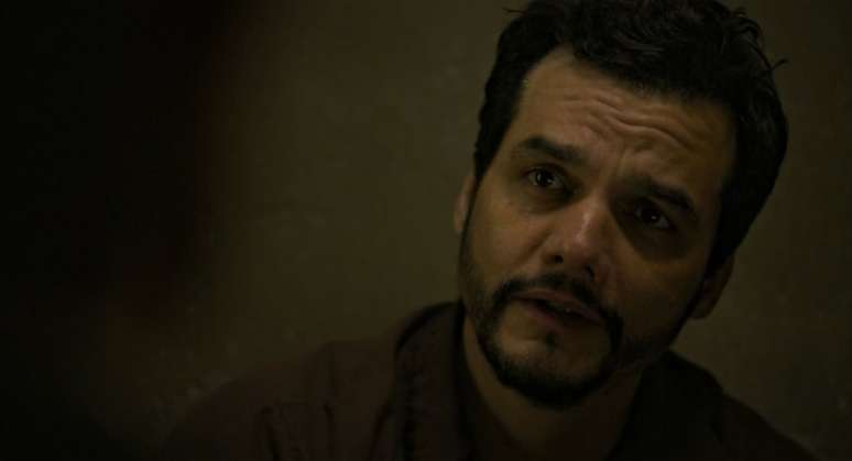 Wagner Moura em cena da s&eacute;rie Ladr&otilde;es de Drogas, produ&ccedil;&atilde;o da AppleTV+ dirigida por Ridley Scott.