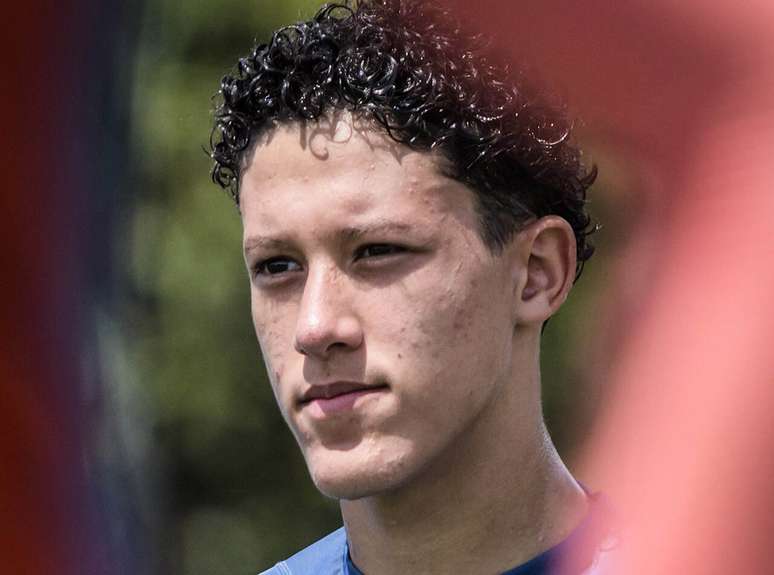 Joia da base, Felipe Morais ganhou espa&ccedil;o no elenco profissional do Cruzeiro &ndash;