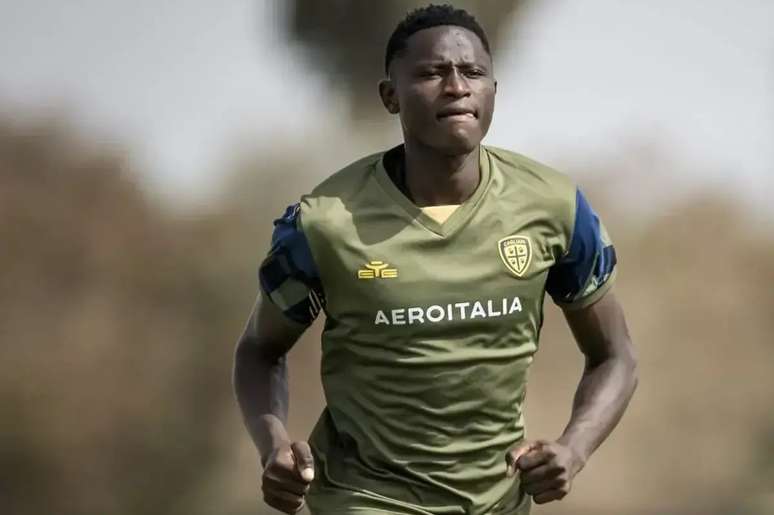 Atividade de prepara&ccedil;&atilde;o da Cagliari antes de encarar a Inter na Serie A &ndash;