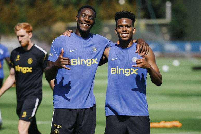 Est&ecirc;v&atilde;o (D) atravessa grande fase neste in&iacute;cio de temporada &ndash;