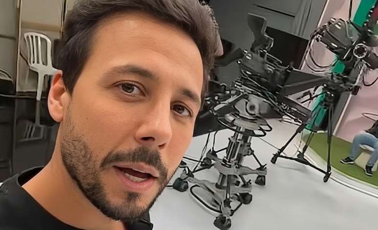 Felipe Folli no est&uacute;dio da Band: atitude rara de sair da zona de conforto