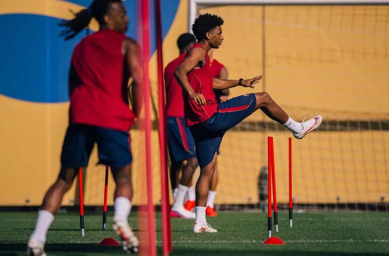 Barcelona defende o t&iacute;tulo espanhol &ndash;