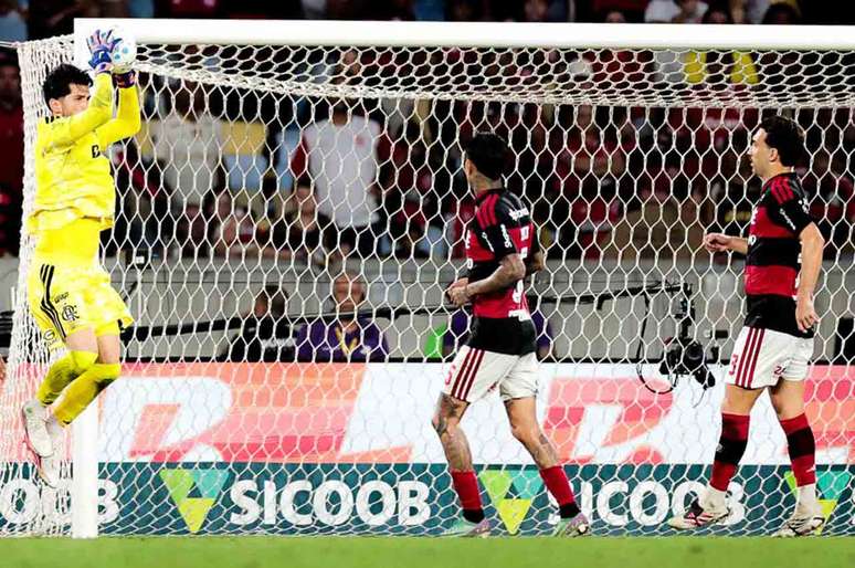 L&eacute;o Ortiz &eacute; um dos destaques do Flamengo &ndash;