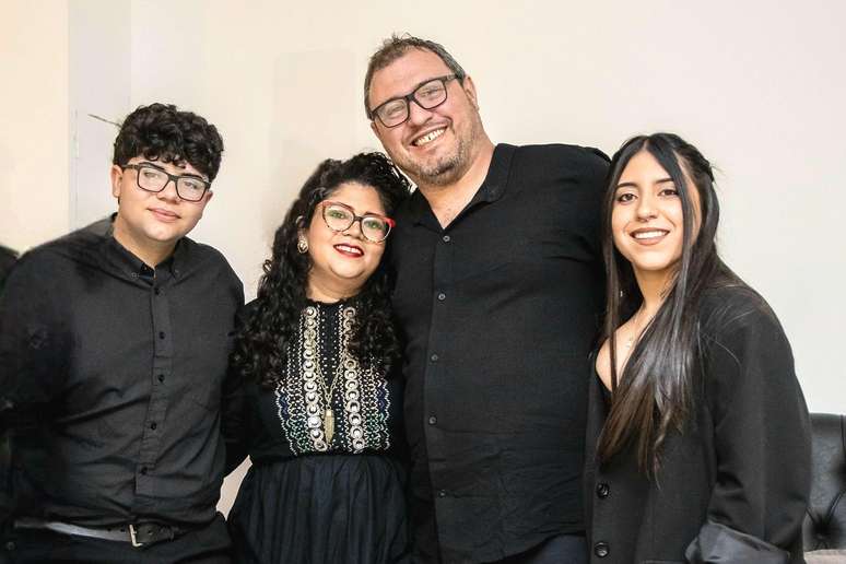 Iv&aacute;n Venencio e sua fam&iacute;lia
