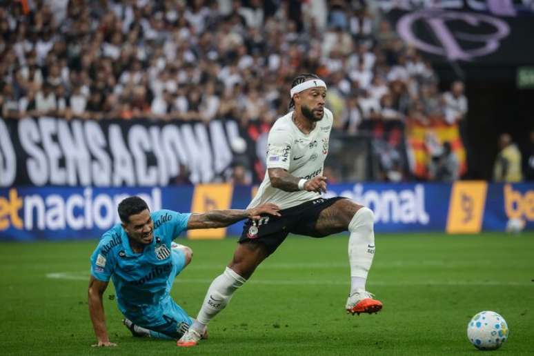 Memphis come&ccedil;ou com maior destaque no primeiro tempo, mas logo foi superado por Neymar.