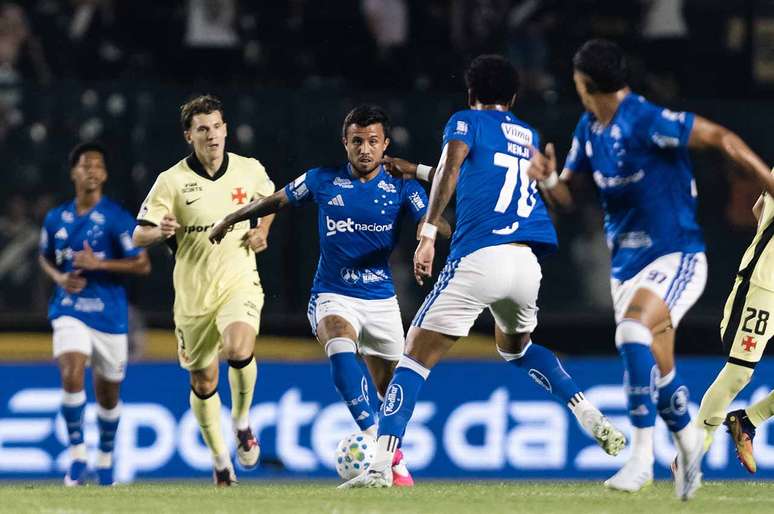 Vasco aproveita desfalques do Cruzeiro e vence por 3 a 0 &ndash;