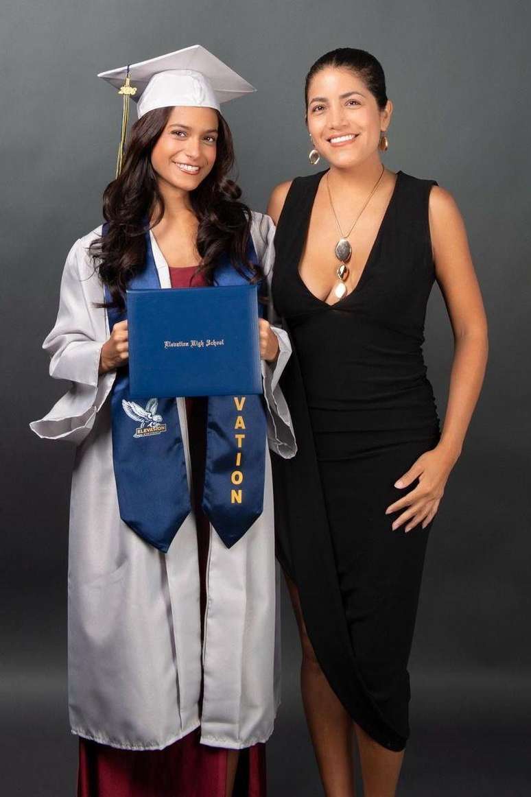 Gia Calero, na foto com a sobrinha Giulianna Carriel, pediram que ela e a m&atilde;e retornassem ao Equador