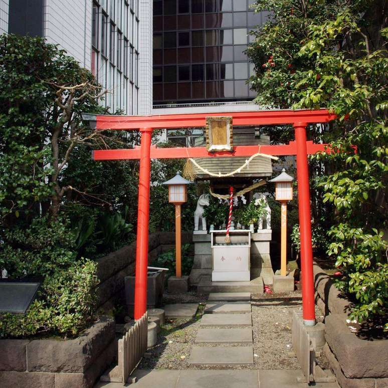 Em vez de demolir locais hist&oacute;ricos, as cidades japonesas frequentemente constroem ao redor deles