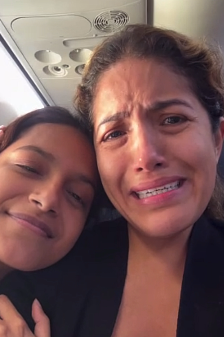 M&atilde;e e filha rumo ao Equador. Elas retornaram ao pa&iacute;s na quarta-feira (26/8)