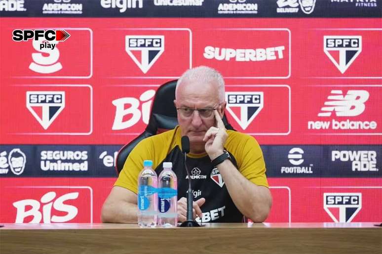 Dorival d&aacute; entrevista coletiva aliviado ap&oacute;s vit&oacute;ria &ndash;