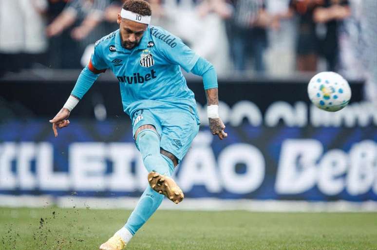 Neymar participa de gol da vit&oacute;ria do Santos diante do Corinthians, em Itaquera &ndash;