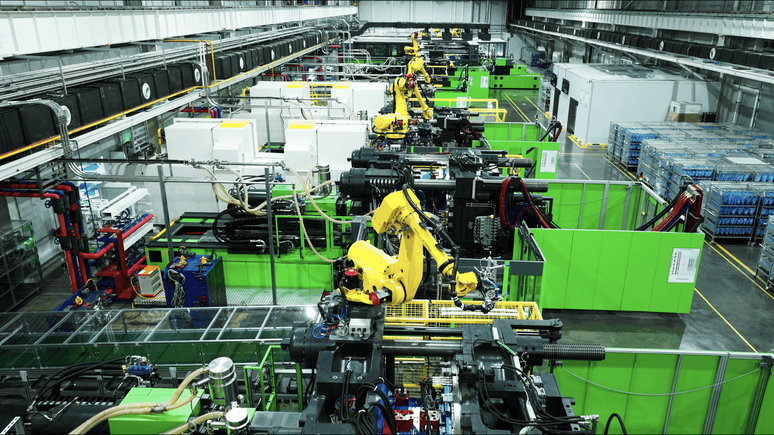 M&aacute;quinas fazem parte de todas as etapas da fabrica&ccedil;&atilde;o dos ve&iacute;culos el&eacute;tricos da Leapmotor, na China