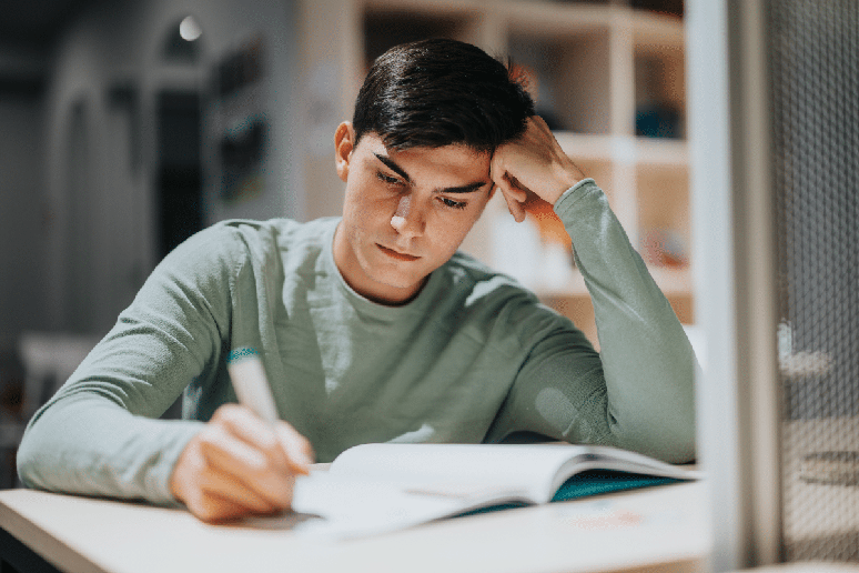Simulados completos ajudam a desenvolver resist&ecirc;ncia f&iacute;sica e mental para os dias de prova 